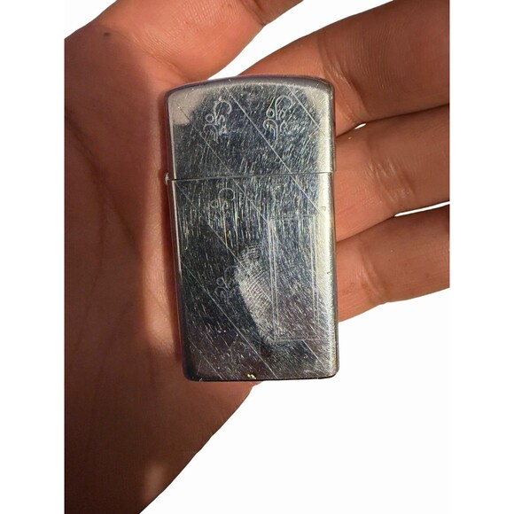 Mixed Lot of Zippos - 9 - Picture 8 of 10